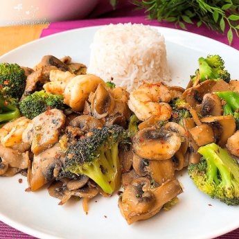Brócoli con champiñones y gambones