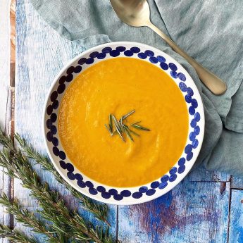 CREMA DE CALABAZA Y PERA CON QUESO DE CABRA
