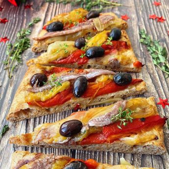 COCA DE ESCALIVADA CON ANCHOAS