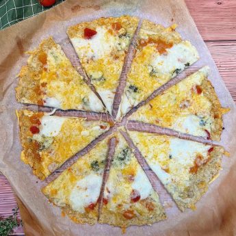 PIZZA 6 QUESOS CON BASE DE ARROZ INTEGRAL