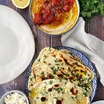 PAN NAAN Y HUMMUS CASERO