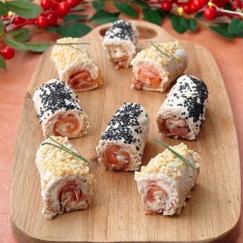 ROLLITOS DE PAN DE MOLDE Y SALMÓN