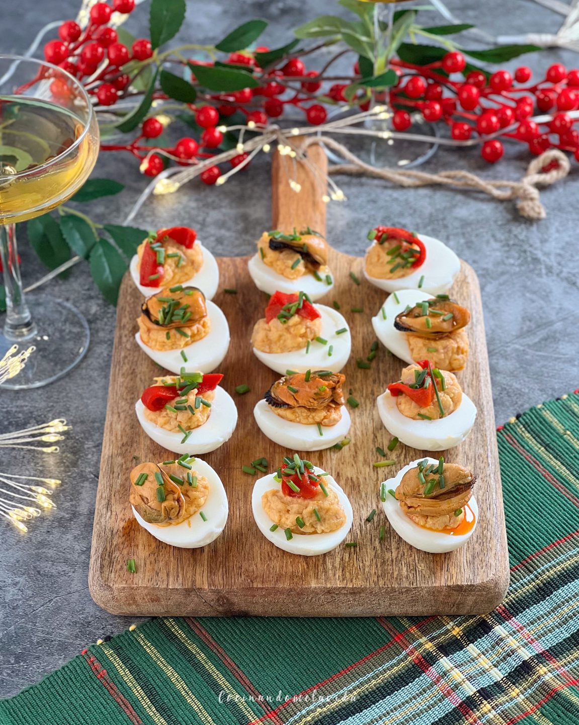 HUEVOS RELLENOS DE MEJILLONES EN ESCABECHE
