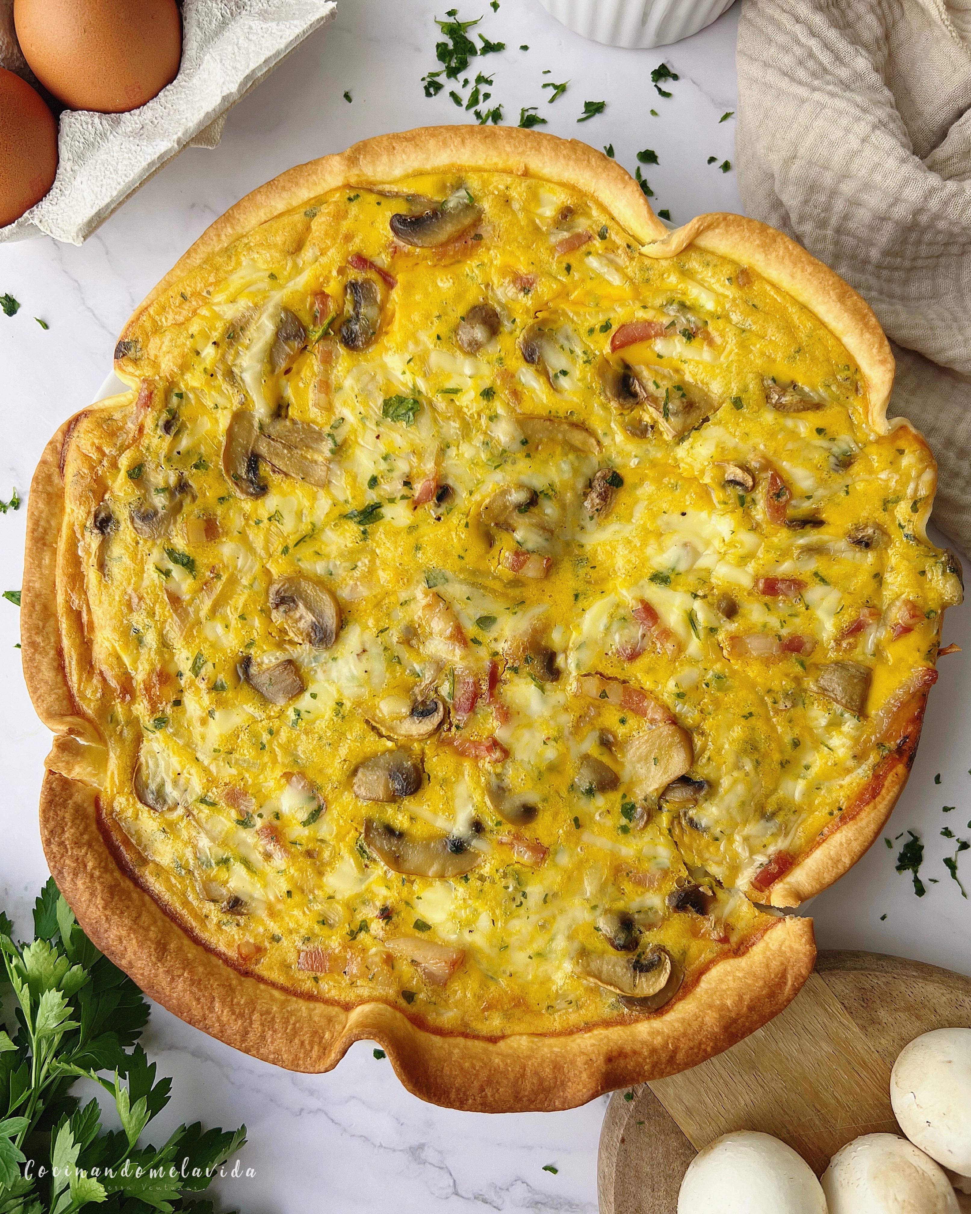 QUICHÉ CON BEICON Y CHAMPIÑONES QUICHÉ CON BEICON Y CHAMPIÑONES