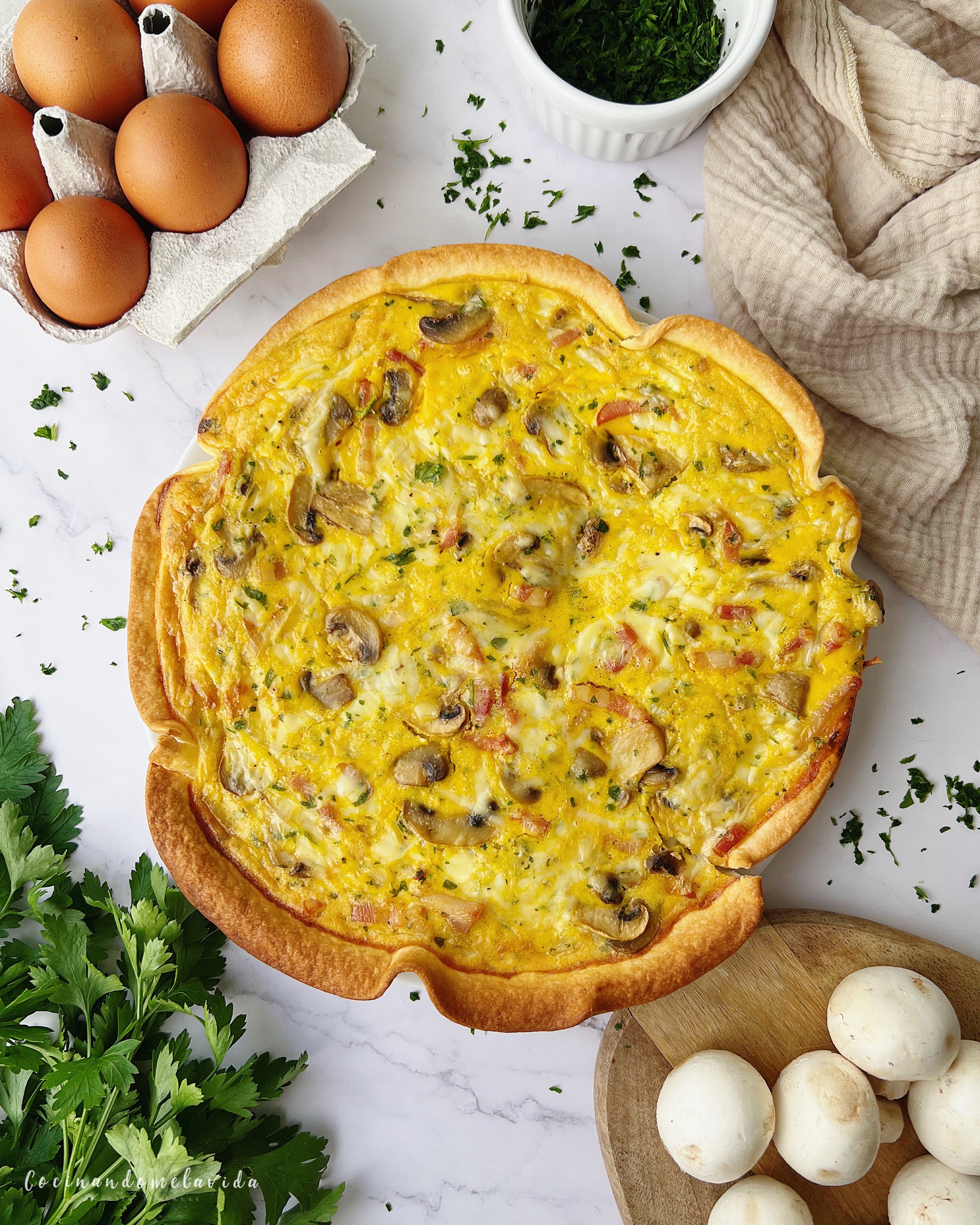 QUICHÉ CON BEICON Y CHAMPIÑONES QUICHÉ CON BEICON Y CHAMPIÑONES