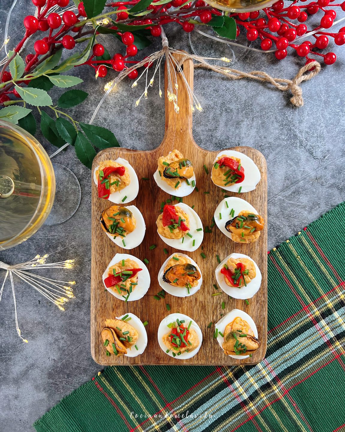 HUEVOS RELLENOS DE MEJILLONES EN ESCABECHE