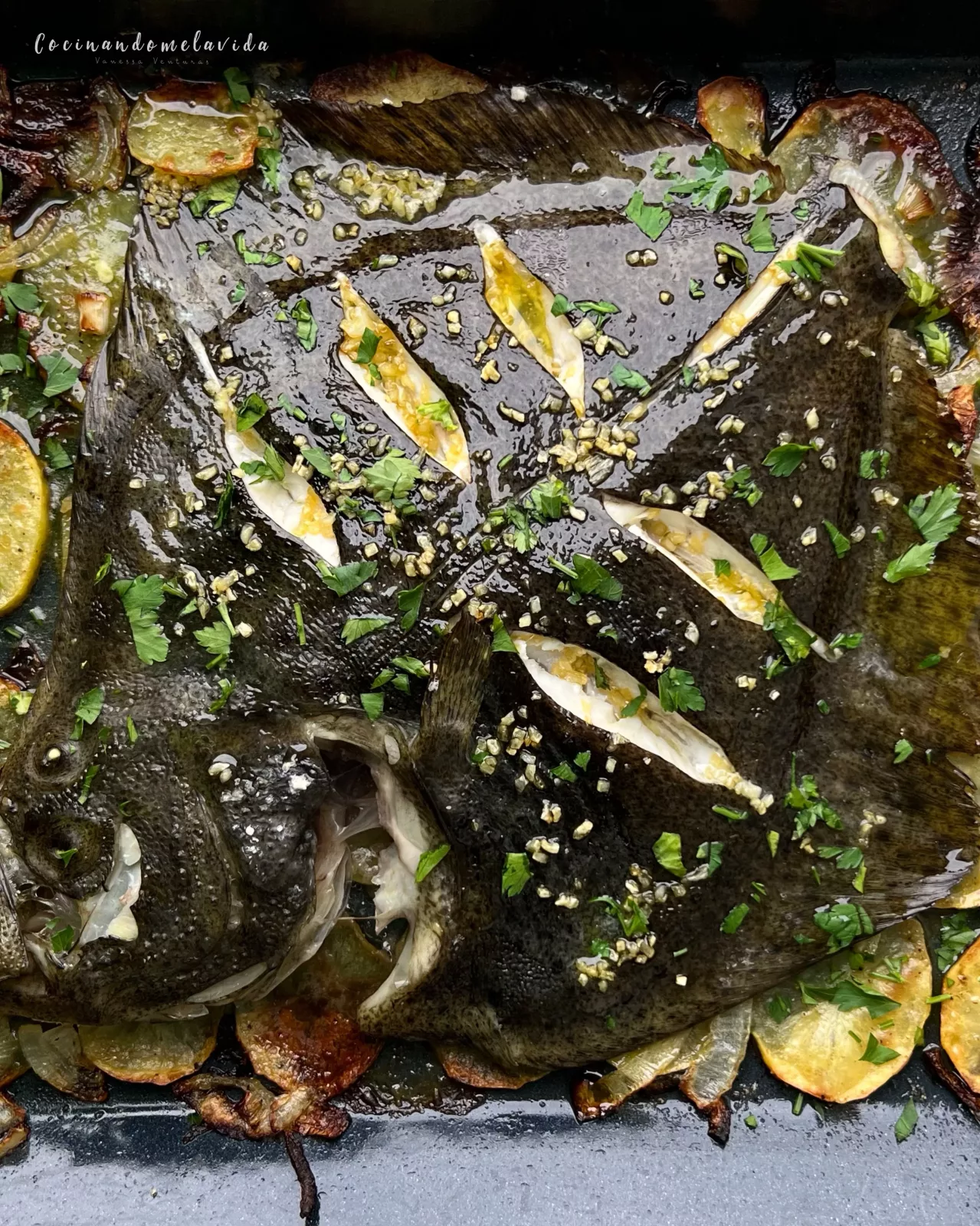 RODABALLO AL AJILLO CON PATATAS