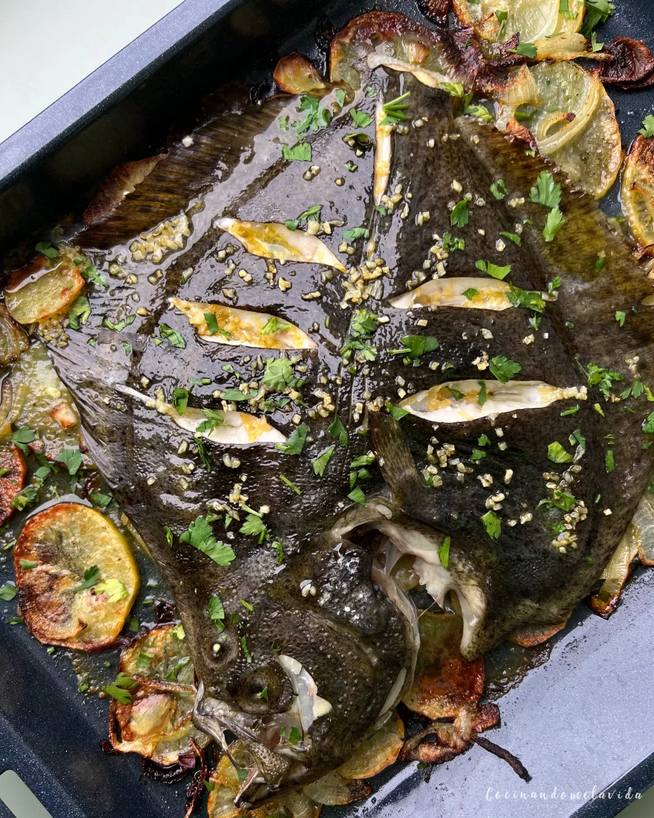 RODABALLO AL AJILLO CON PATATAS