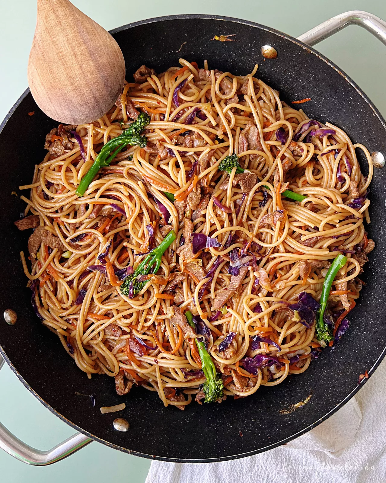 NOODLES CON TERNERA Y VERDURAS