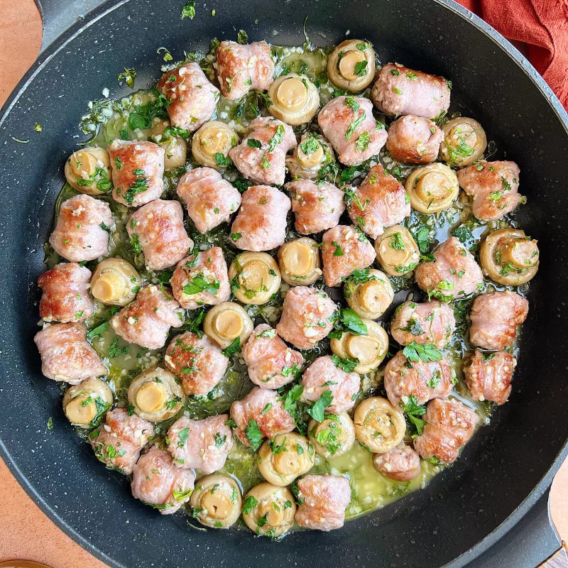 BUTIFARRA CON CHAMPIÑONES AL AJILLO