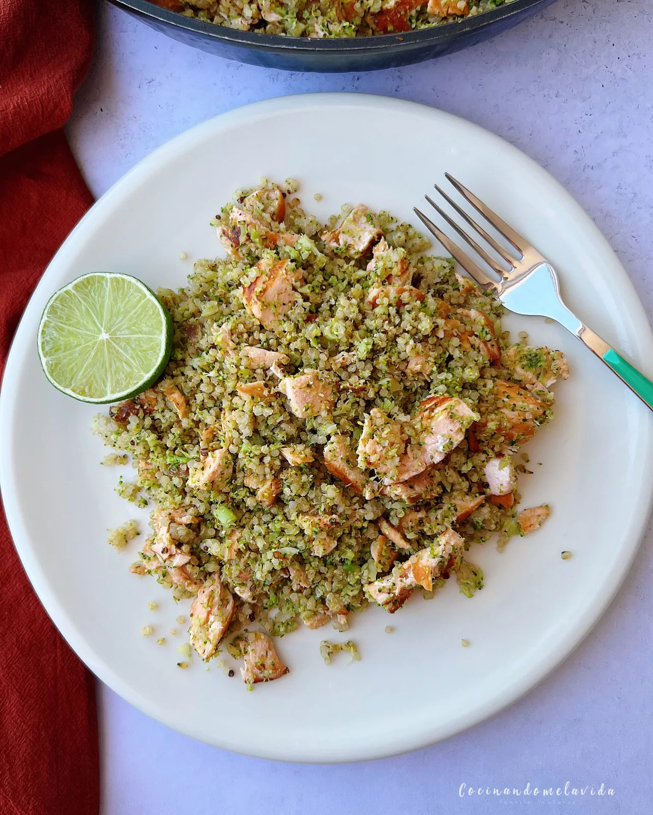 SALMÓN CON BRÓCOLI Y QUINOA