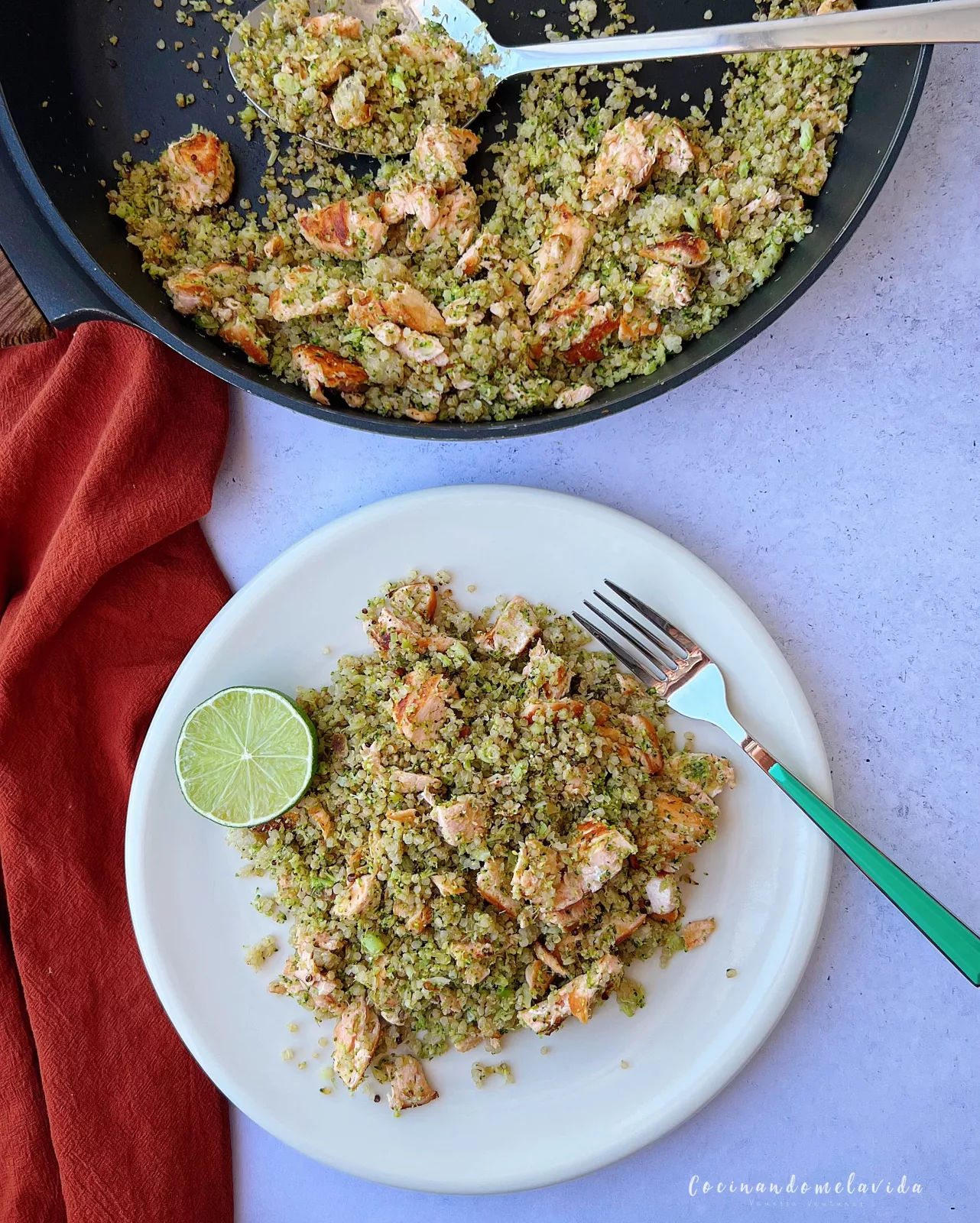 SALMÓN CON BRÓCOLI Y QUINOA