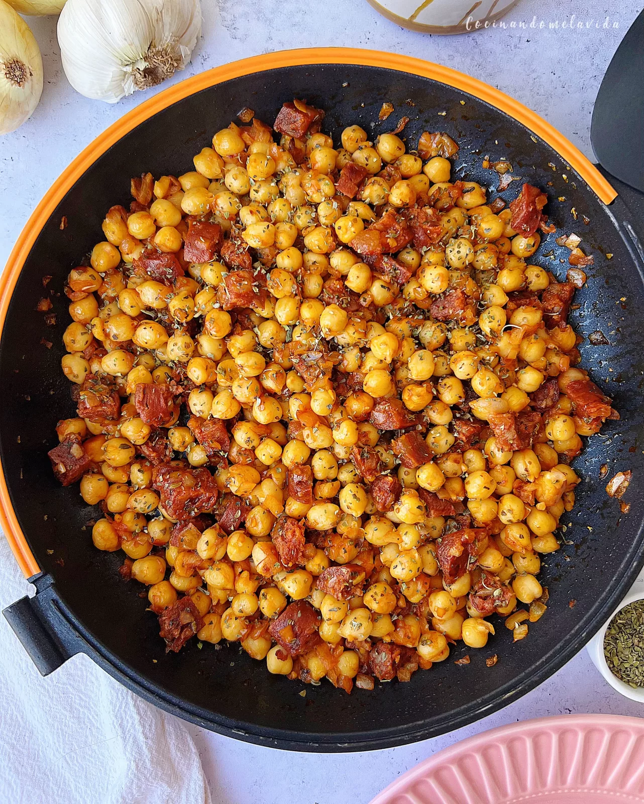 GARBANZOS CON CHORIZO