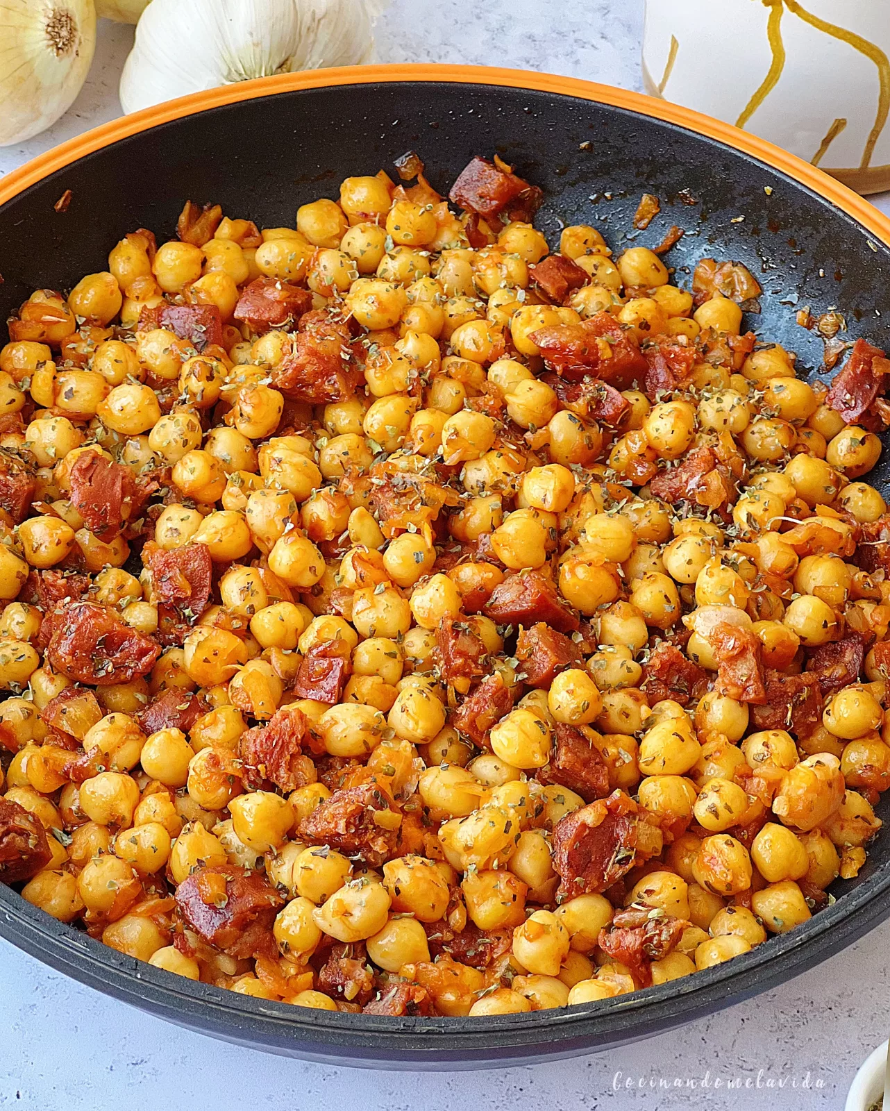 GARBANZOS CON CHORIZO