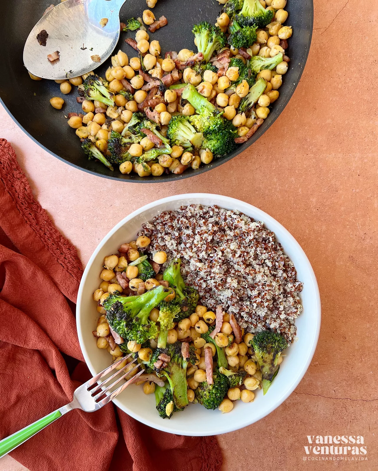 GARBANZOS CON BRÓCOLI Y BEICON