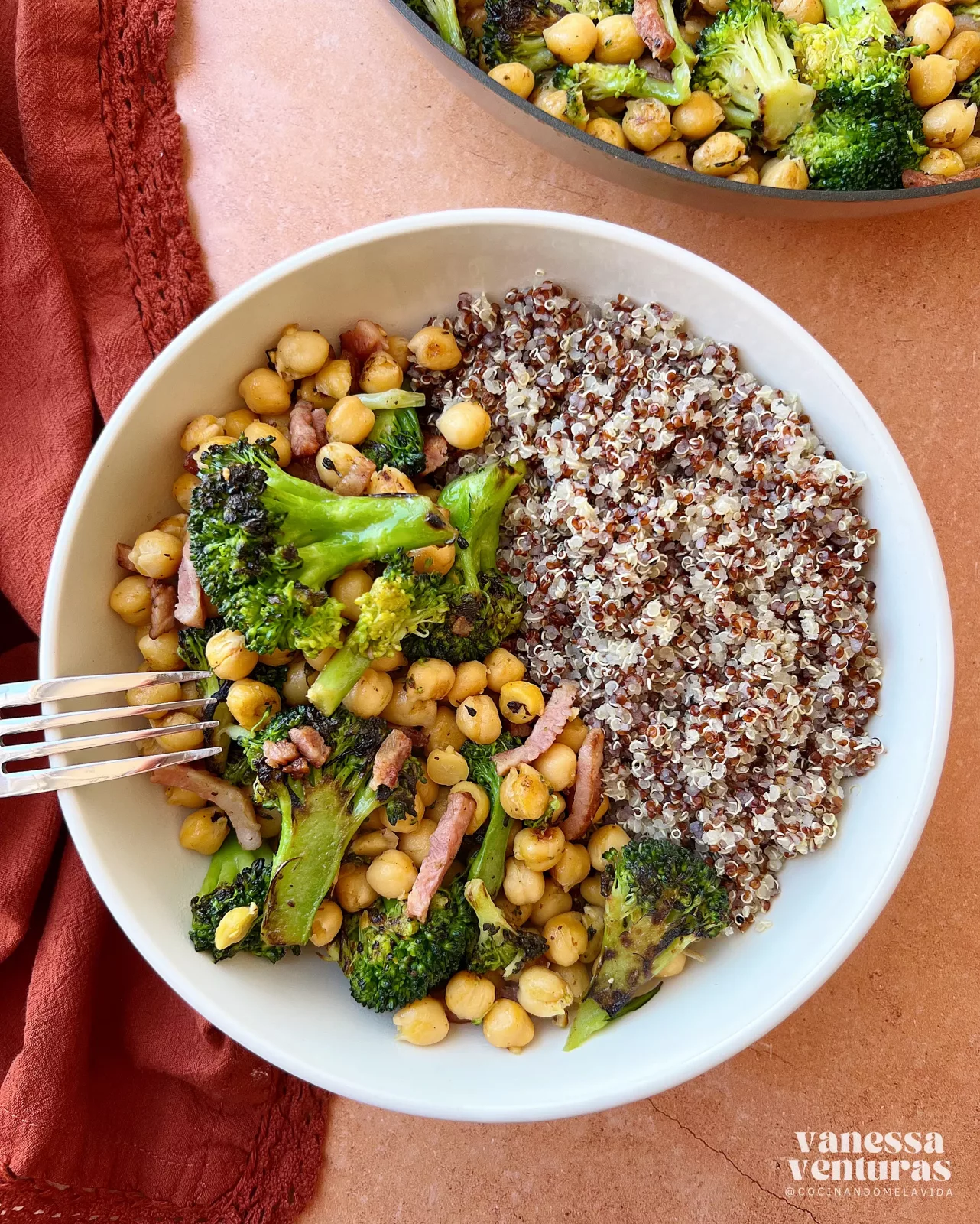 GARBANZOS CON BRÓCOLI Y BEICON