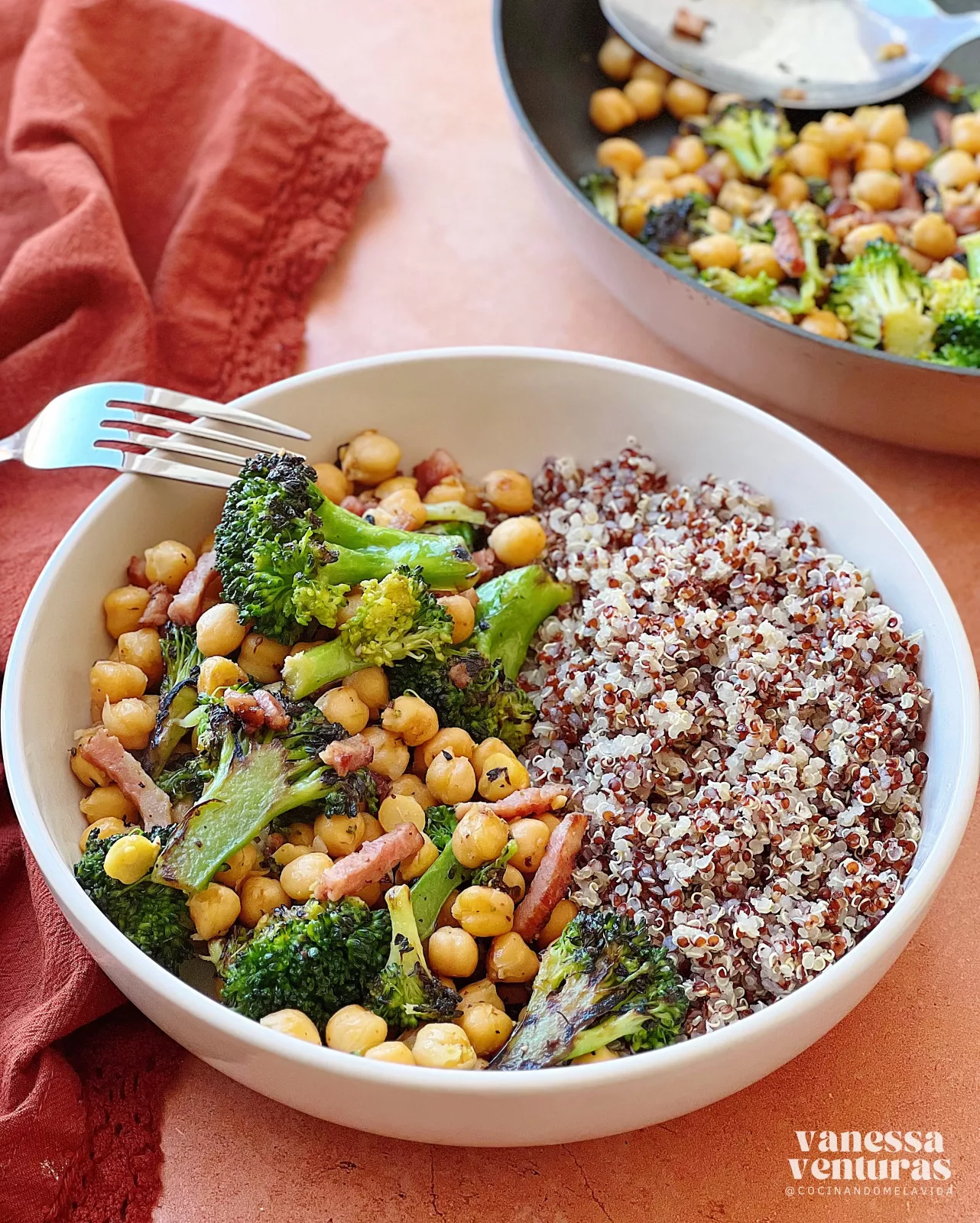 GARBANZOS CON BRÓCOLI Y BEICON