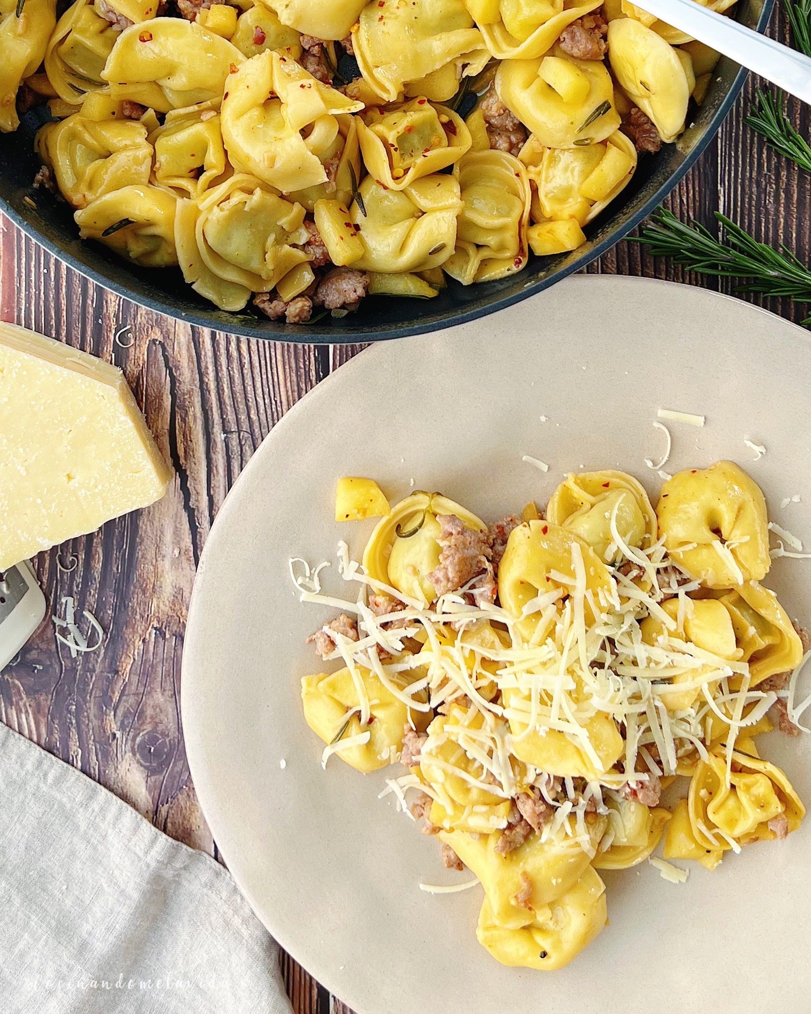 TORTELLINIS RELLENOS CON MANZANA Y BUTIFARRA TORTELLINIS RELLENOS CON MANZANA Y BUTIFARRA