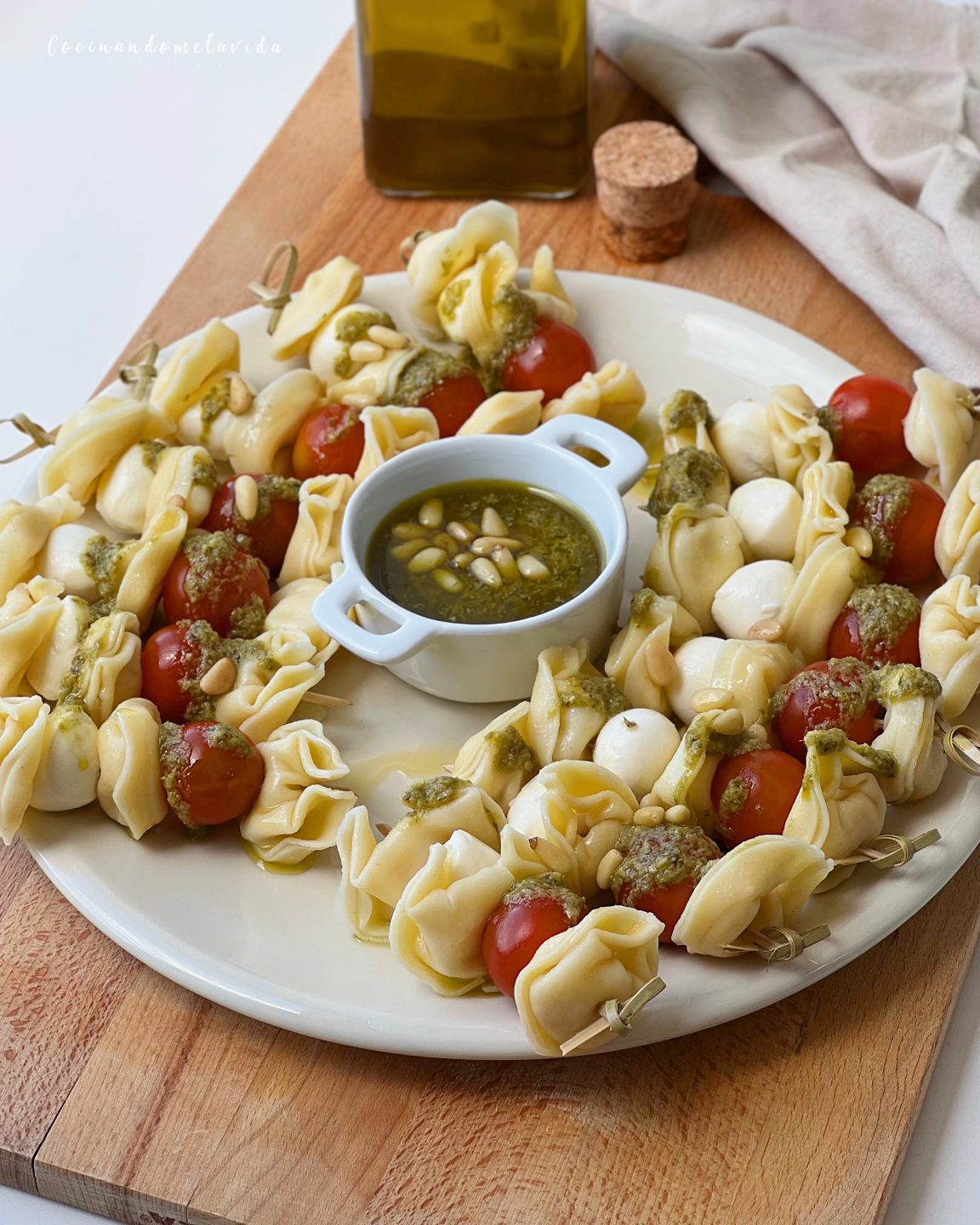 BROCHETAS DE TORTELLINI CON PESTO