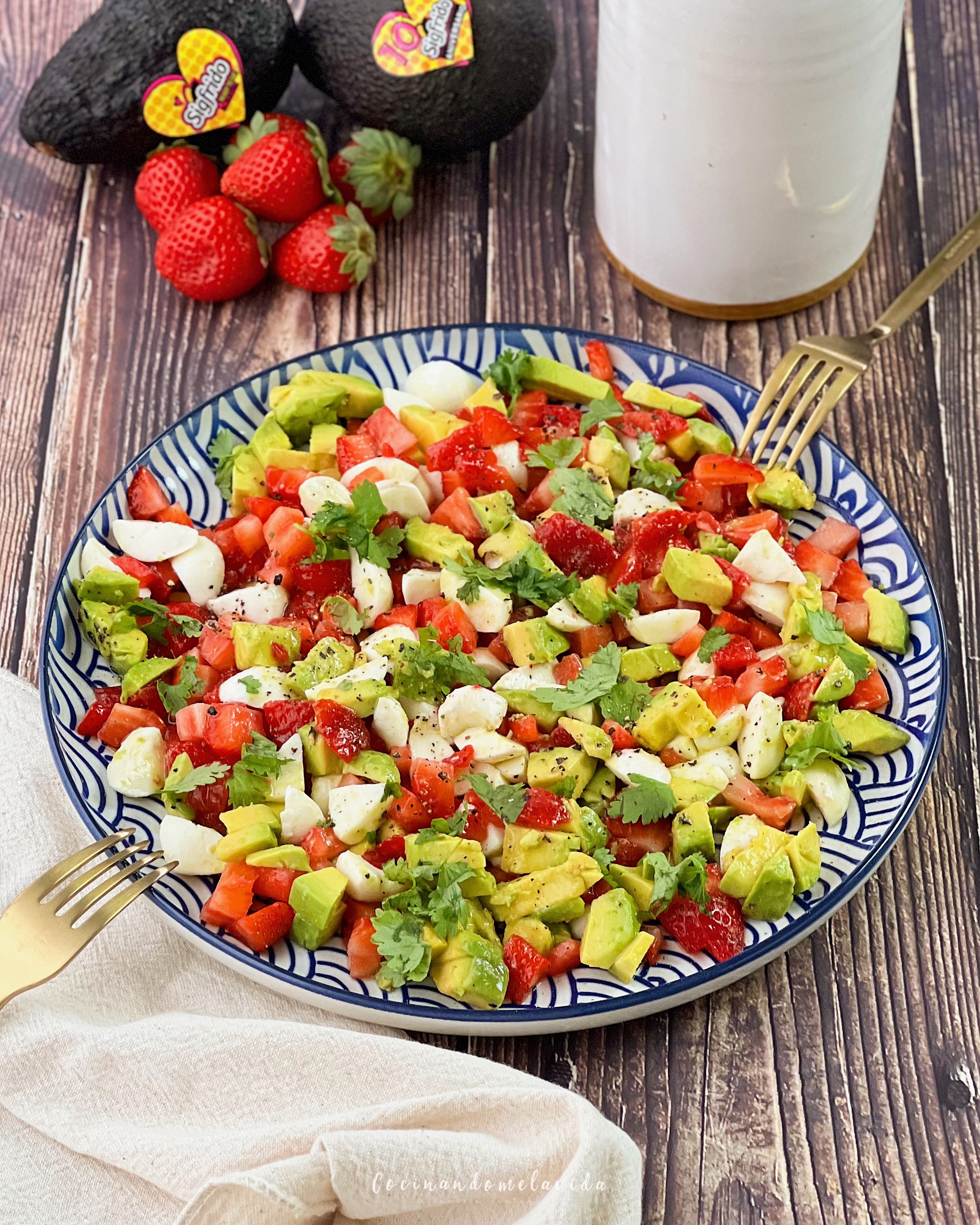 ENSALADA DE FRESAS Y AGUACATE