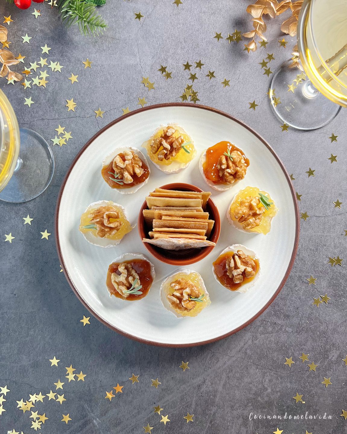 QUESO CON MERMELADA Y NUECES