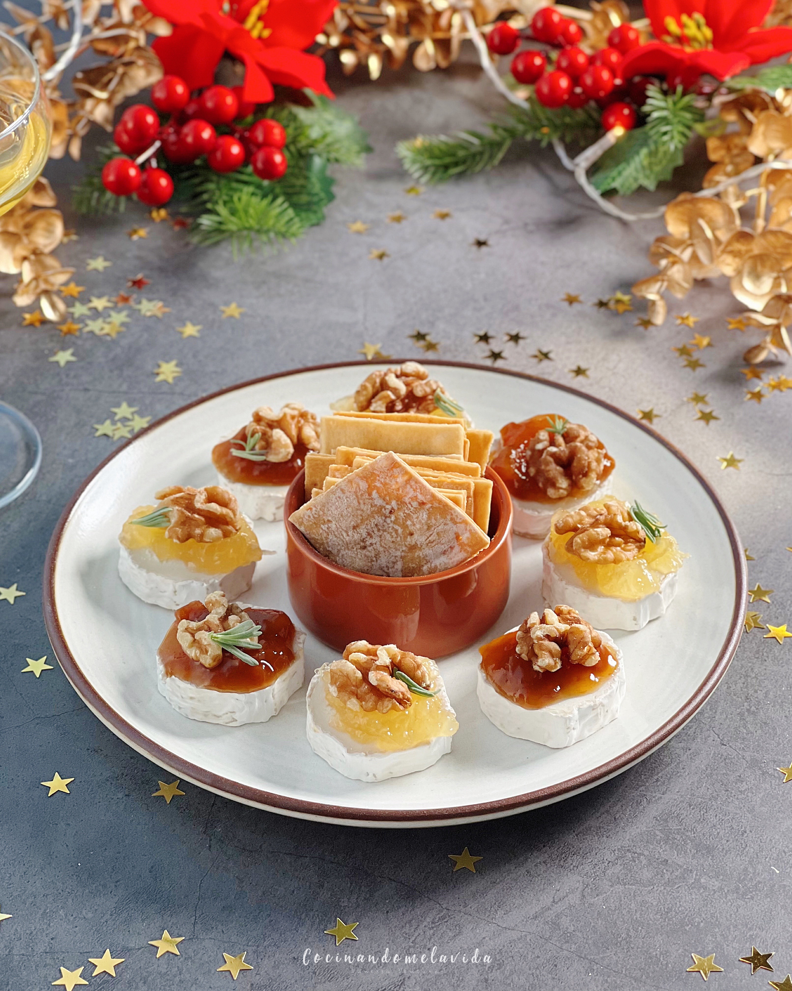 QUESO CON MERMELADA Y NUECES