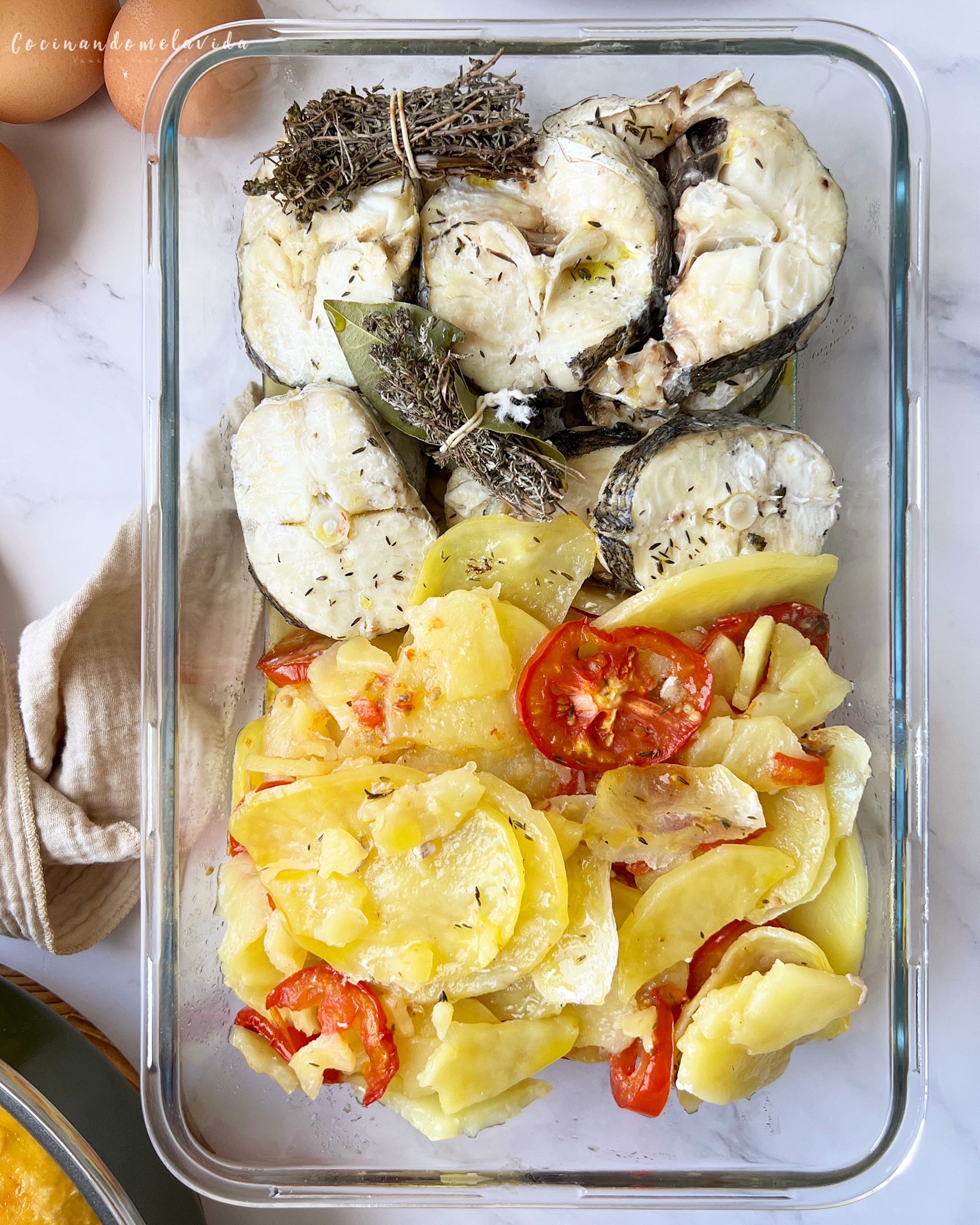 BATCH COOKING + RECETAS 4 DE SEPTIEMBRE 2022 MERLUZA CON PATATAS Y TOMATES AL HORNO