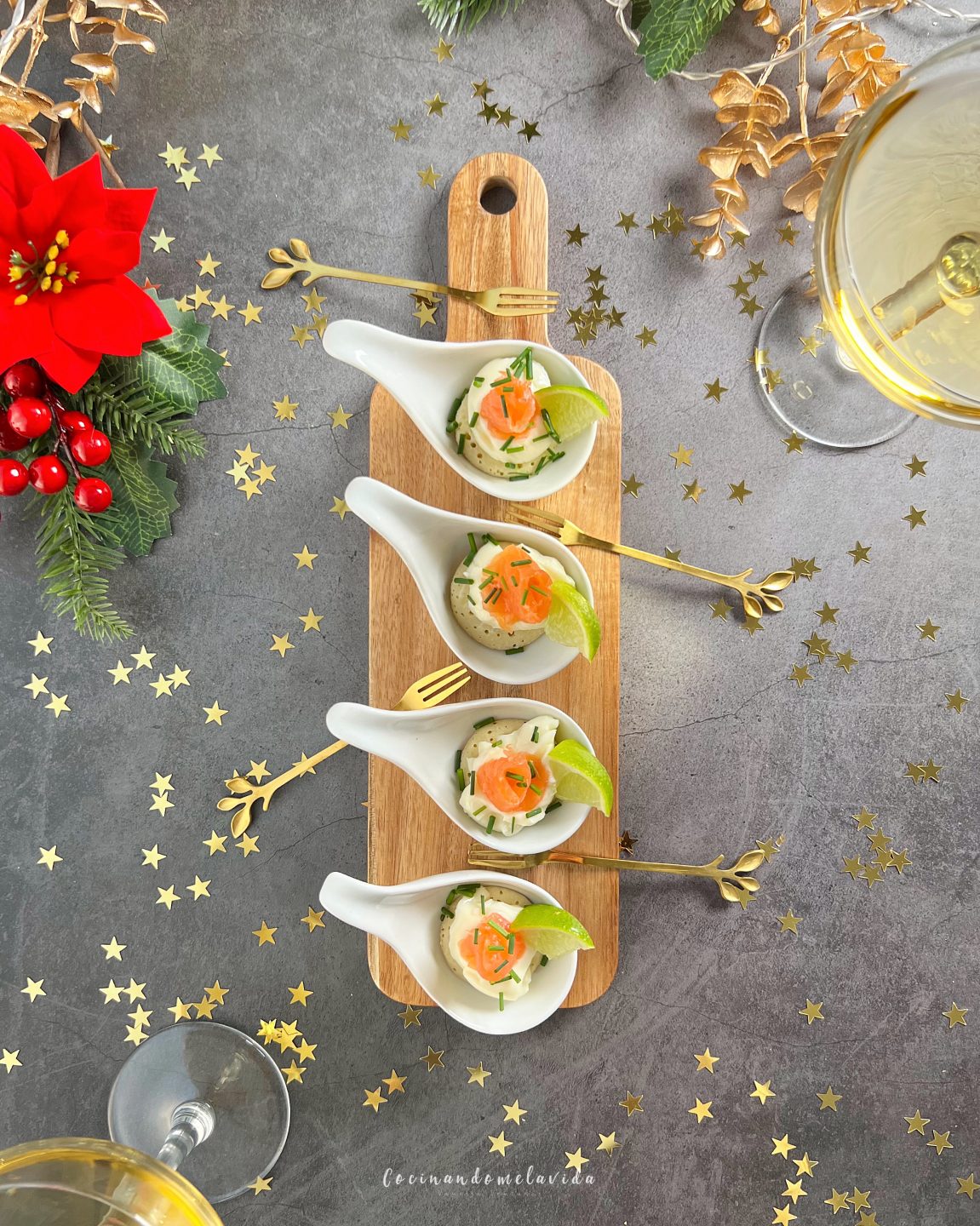 BLINIS CON QUESO Y SALMÓN