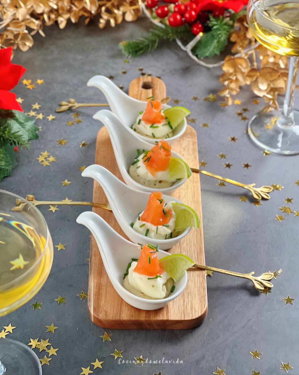 BLINIS CON QUESO Y SALMÓN